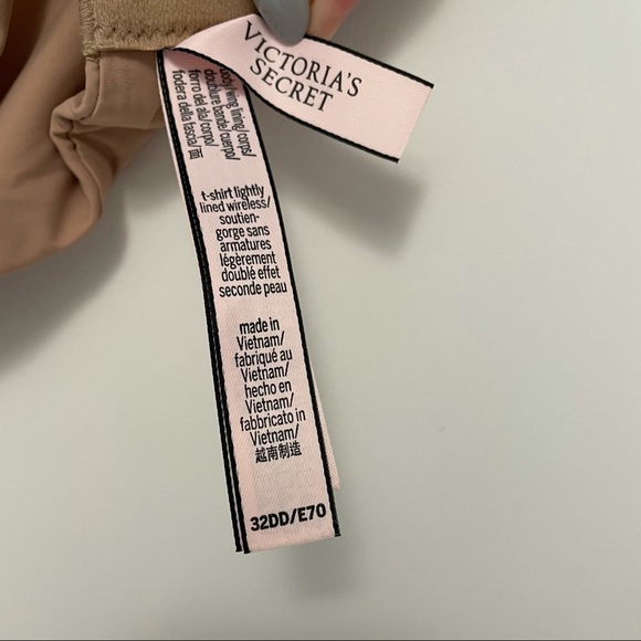 ✨NWOT✨ VS T-Shirt Bra lightly lined/wireless - Picture 3 of 8